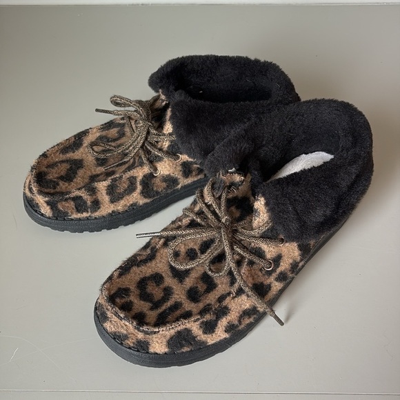 HEY DUDE BRITT LEOPARD NUT WOMEN’S Booties Size 7 - Picture 1 of 8
